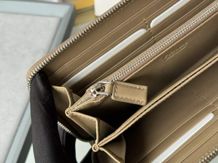 Picture of Prada Wallets _SKUfw215513822fw